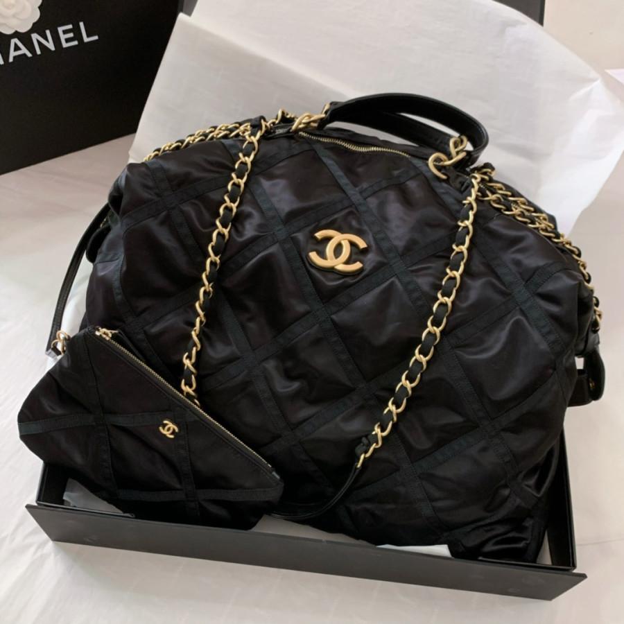 Túi xách Chanel Maxi Bowling Bag