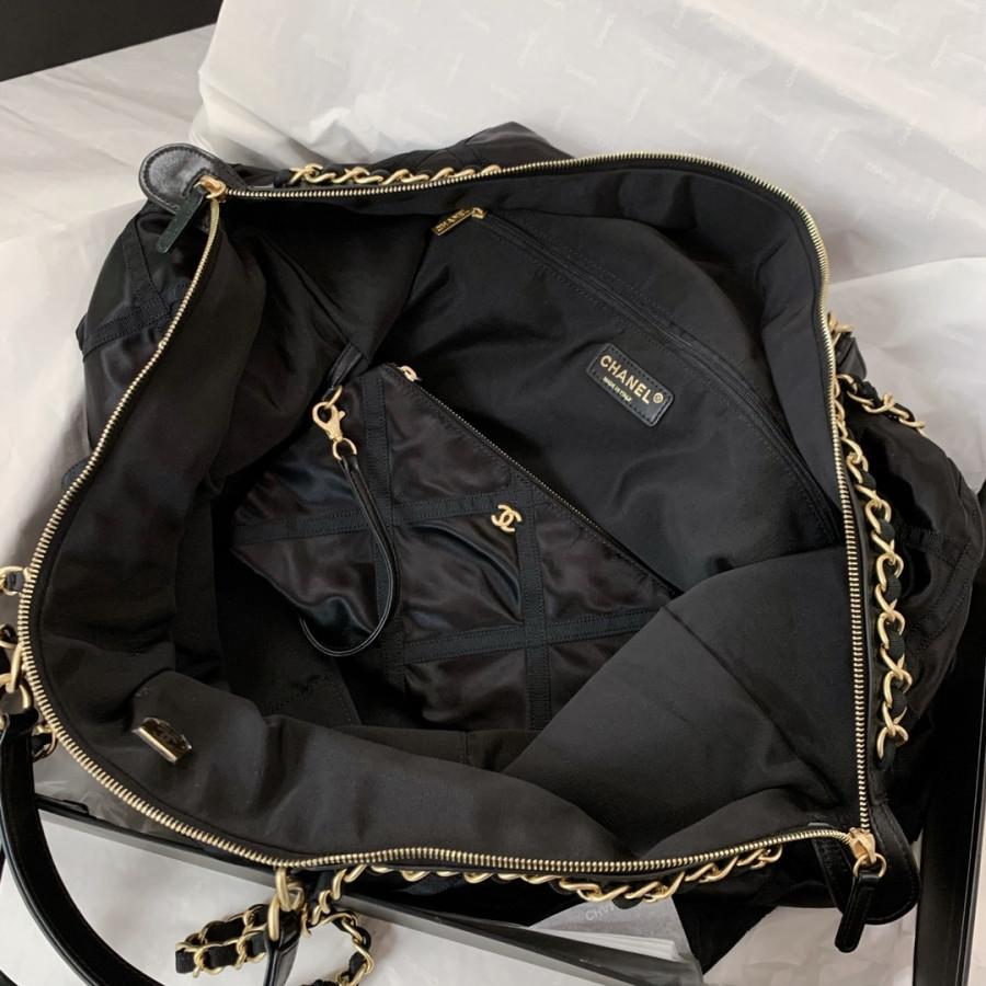 Túi xách Chanel Maxi Bowling Bag