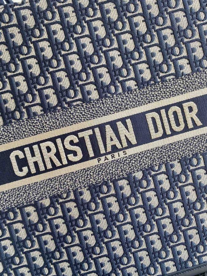 Túi xách Dior Tote Book