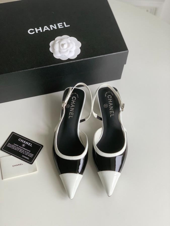Giày sandal Chanel