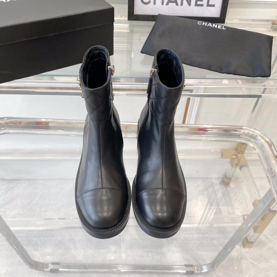 Boots Chanel