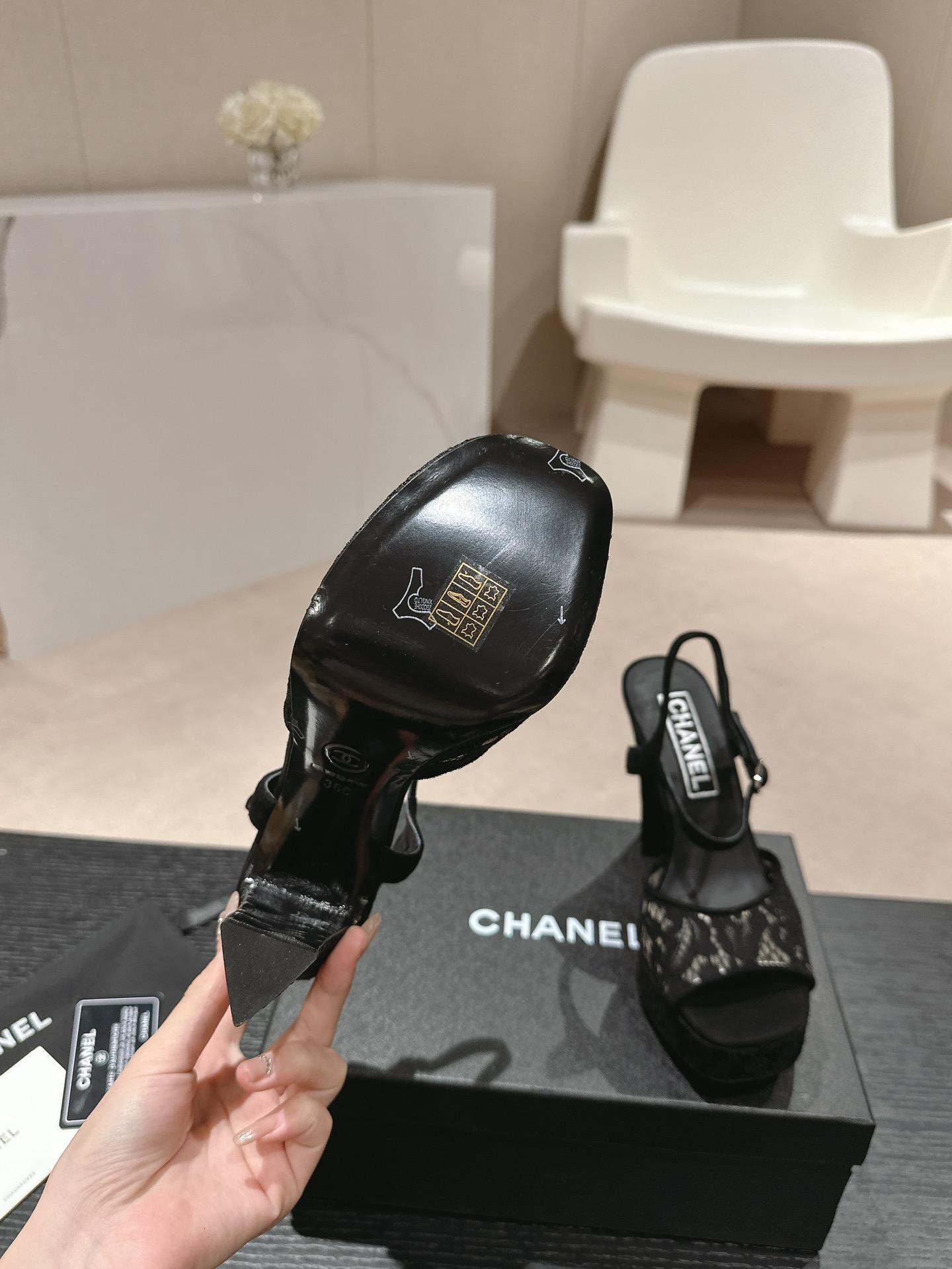 Giày sandal Chanel